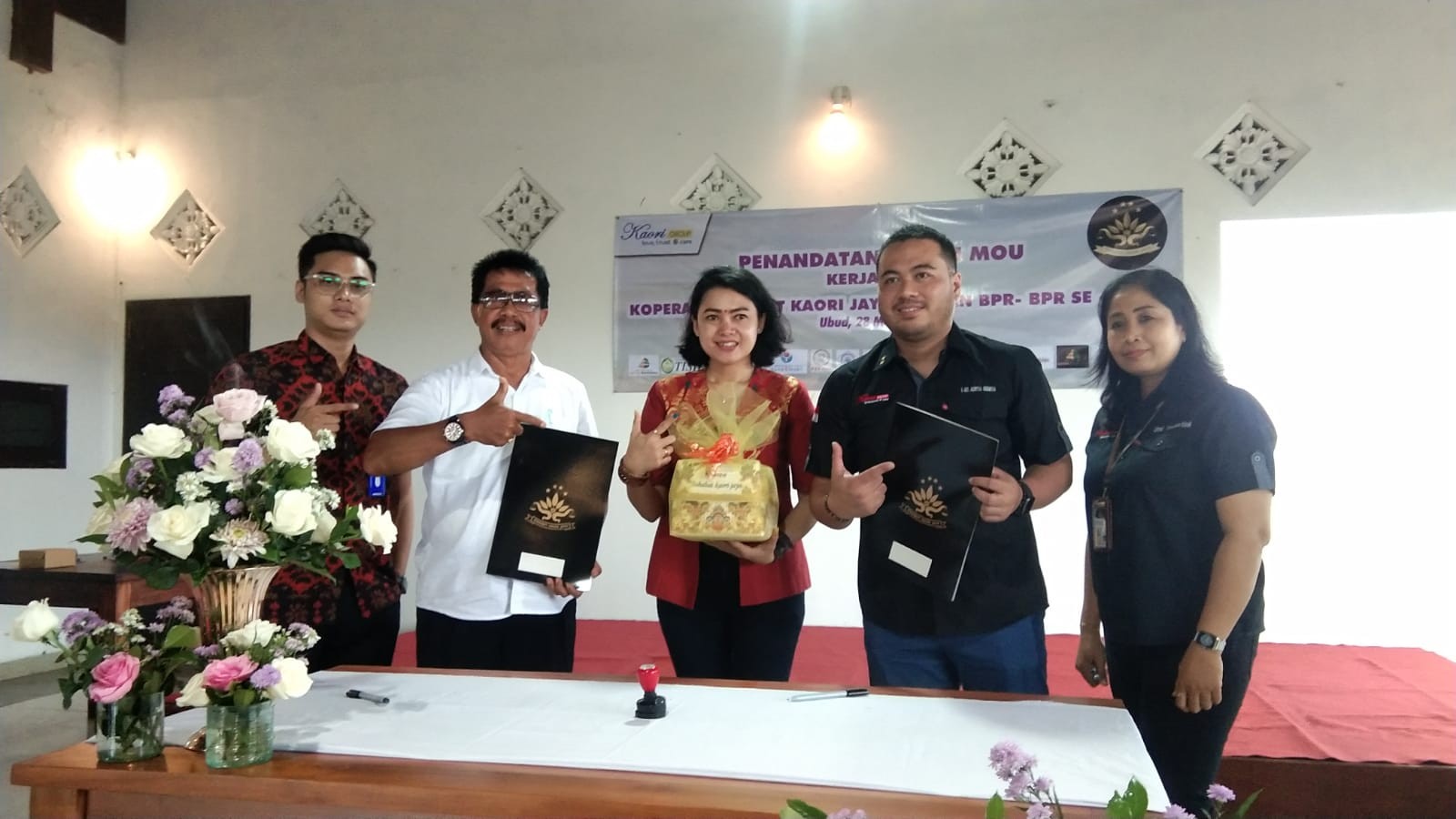 Dokumentasi dari - MoU Koperasi Sahabat Kaori Jaya Bersama 12 BPR Solusi Pembiayaan PMI Kerja Ke Luar Negeri