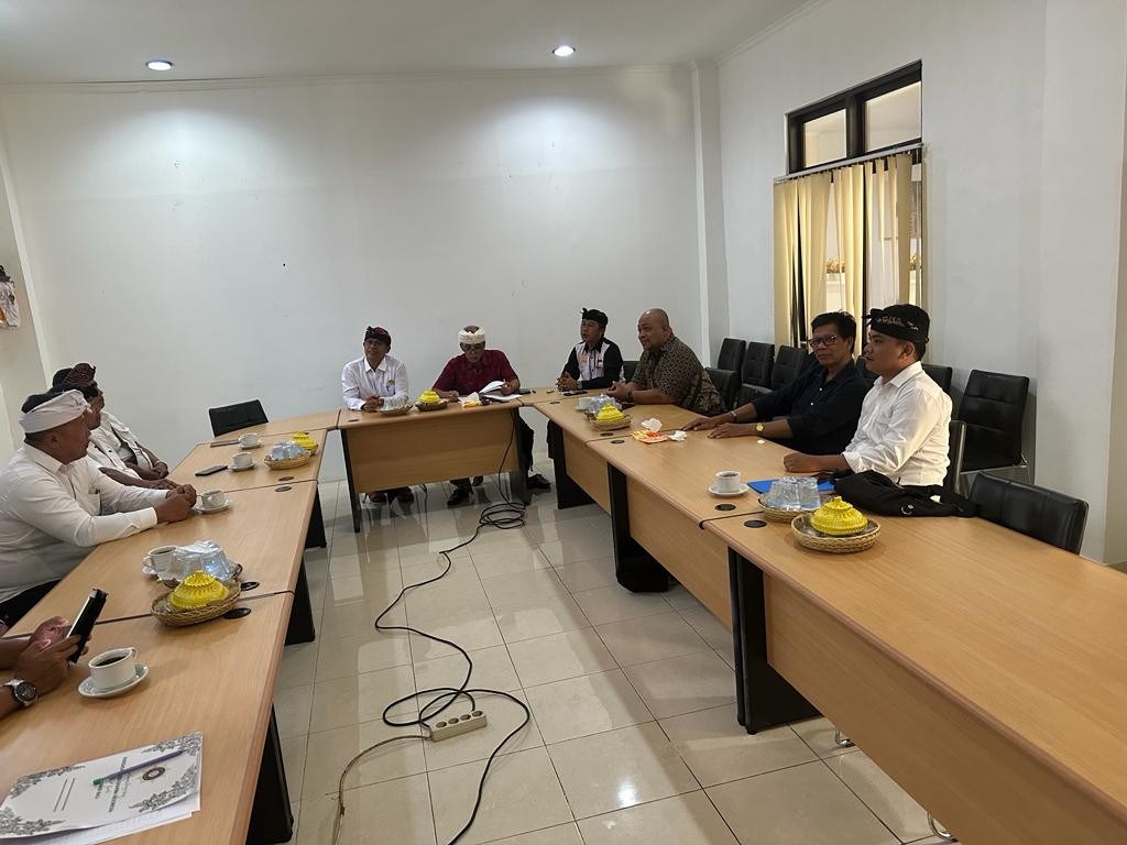 Dokumentasi dari - Warga Desa Adat Bugbug Minta PHDI Bali Selamatkan Pura Gumang, dari Bangunan Hotel yang Langgar Bhisama