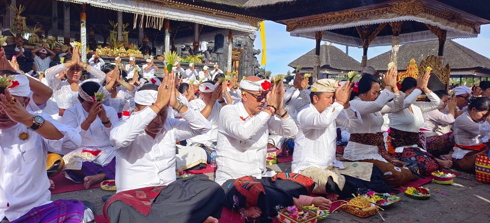 Dokumentasi dari - Pemkab Bangli Ngaturang Bakti Penganyar di Pura Agung Besaih