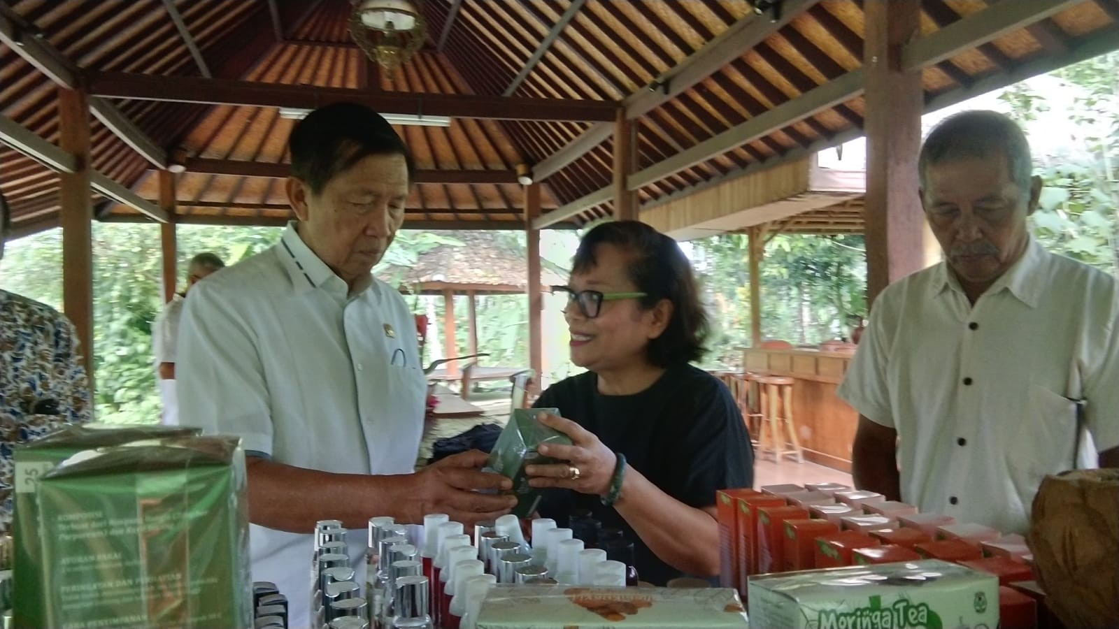 Dokumentasi dari - Khawatir Usadha Punah, Mangku Pastika Kagumi 34 Tahun Pengembangan Herbal Puri Damai Ubud 