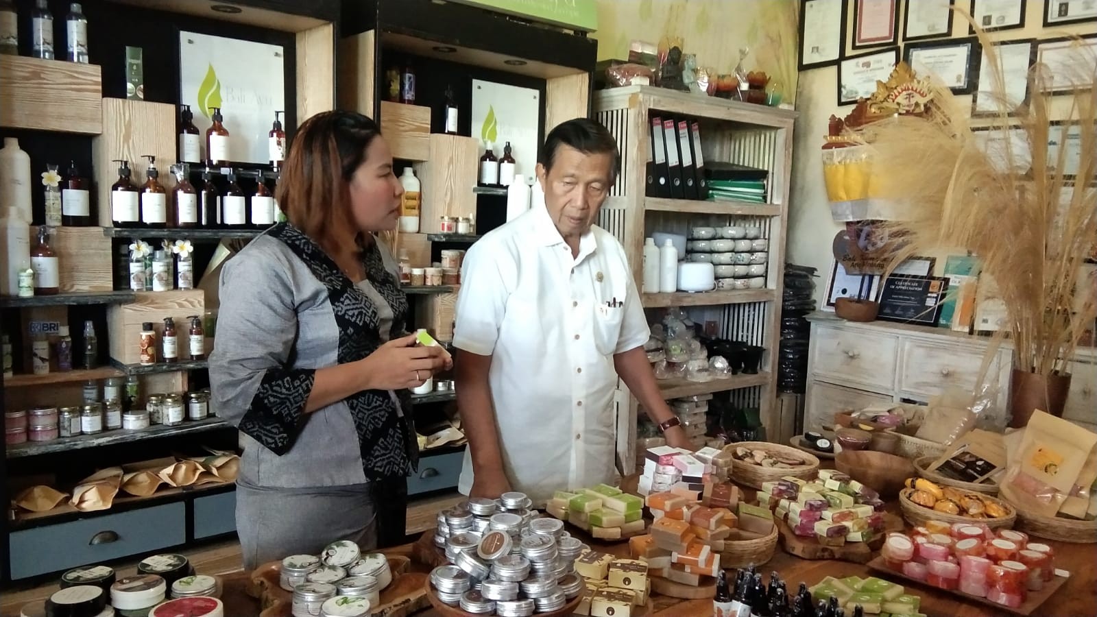 Dokumentasi dari - Produk Kosmetik Ramah Lingkungan Bali Ayu Mendunia, Dominan dari Bahan Kelapa Tembus Pasar Perancis 