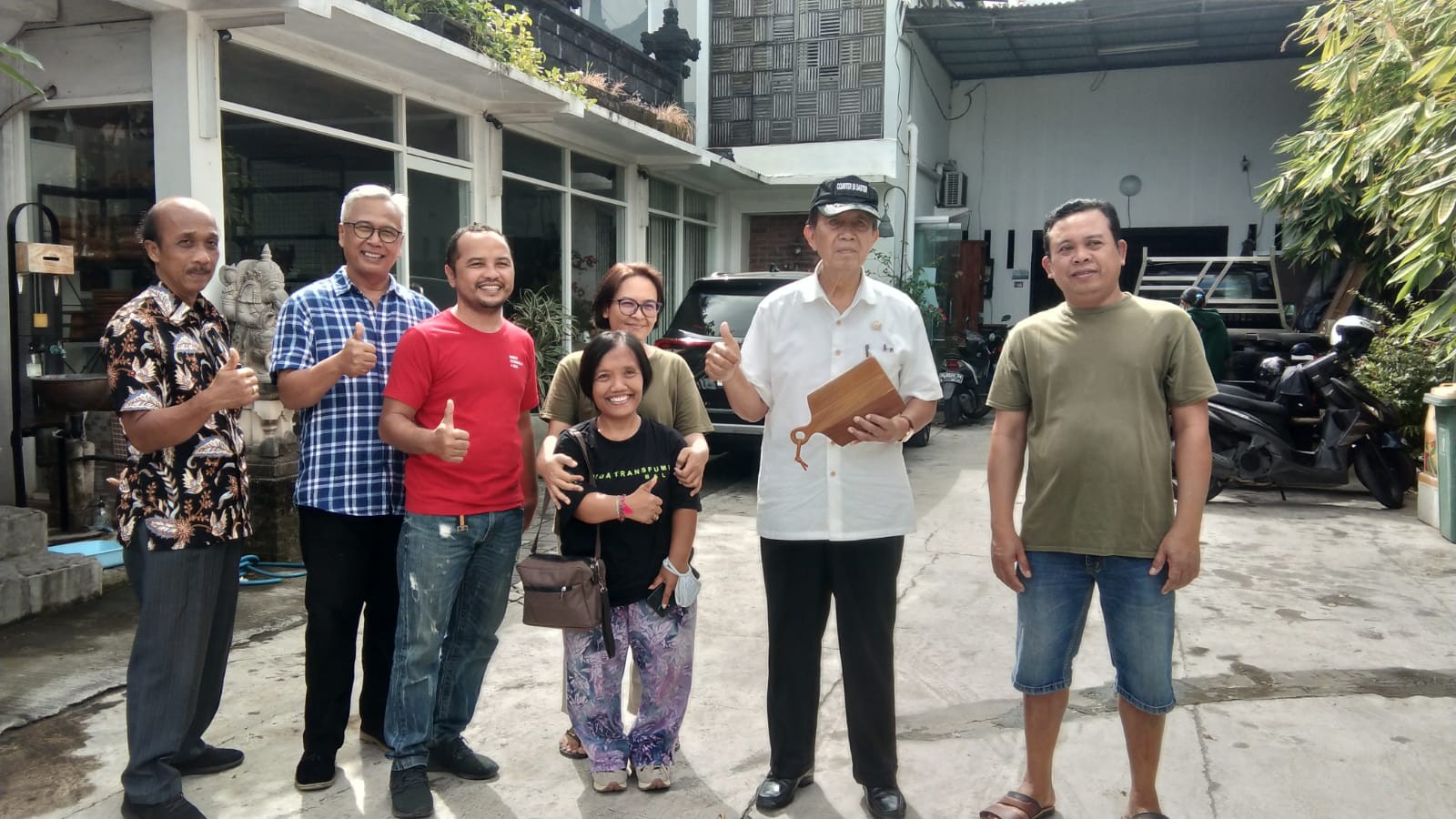 Dokumentasi dari - Taga Kerajinan Kayu dan Bambu Laris di Jepang, Mangku Pastika Diharapkan Pelatihan SDM Pengerajin dari DAK APBD