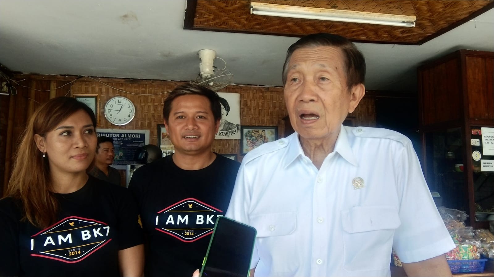 Dokumentasi dari - Utamakan Jaga Mutu, Mangku Pastika Coba Racikan Ayam Betutu Panggang Biang Koripan 7 