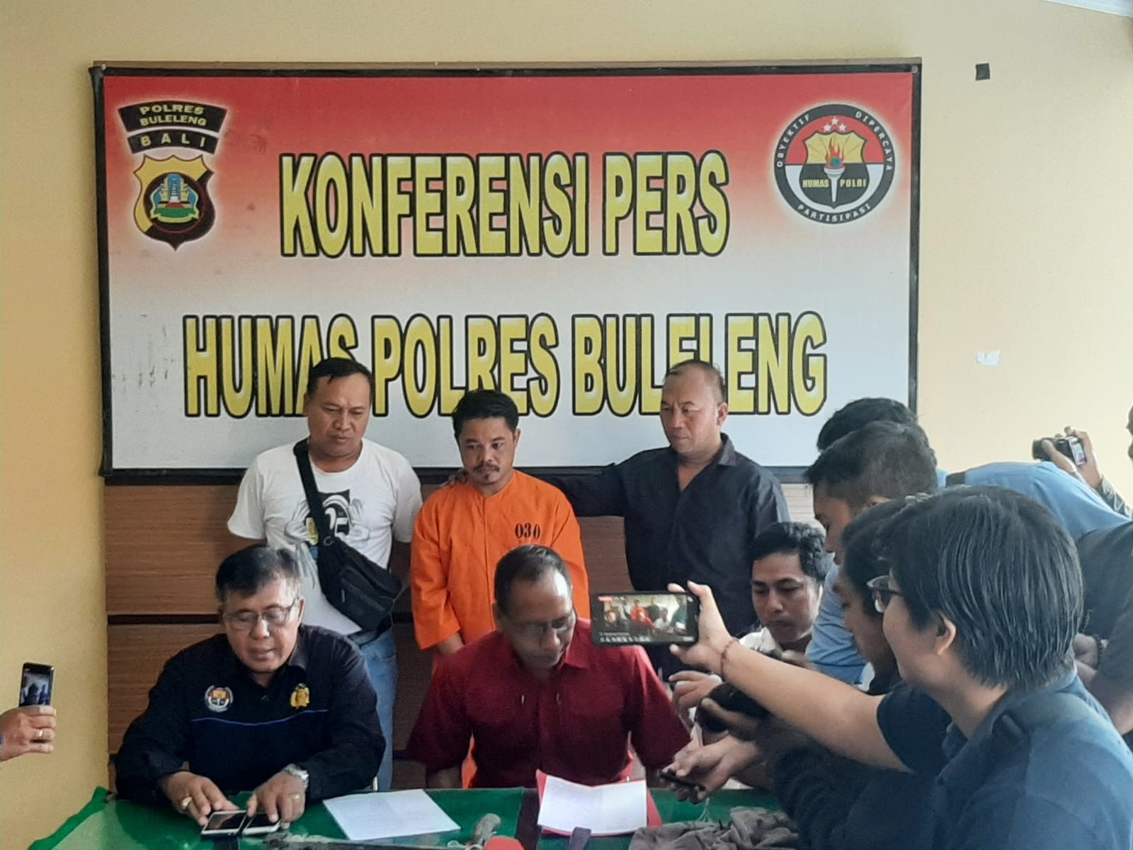 Dokumentasi dari - Tidak Terima Dikatakan Pembohong, Putu ES Menebas Kepala Korban dengan Golok