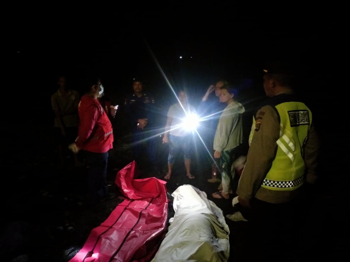 Dokumentasi dari - Seorang WNA Ditemukan Meninggal Dipantai Desa Sambirenteng Tejakula Buleleng