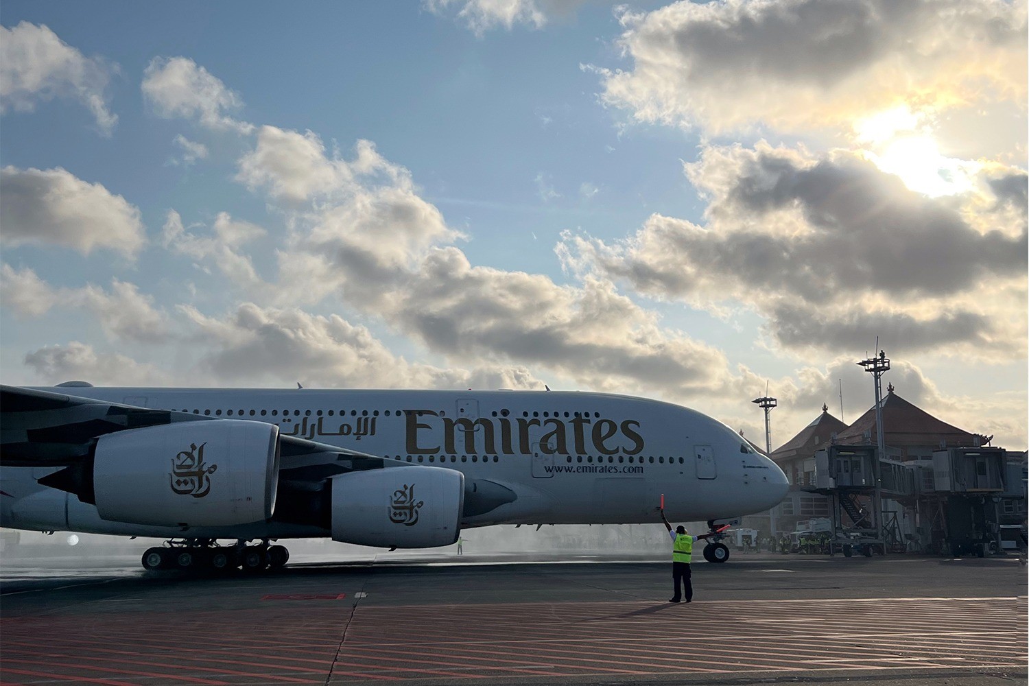 Dokumentasi dari - Bali: Pesawat Terbesar di Dunia, Bandara I Gusti Ngurah Rai Resmi Layani Airbus A380