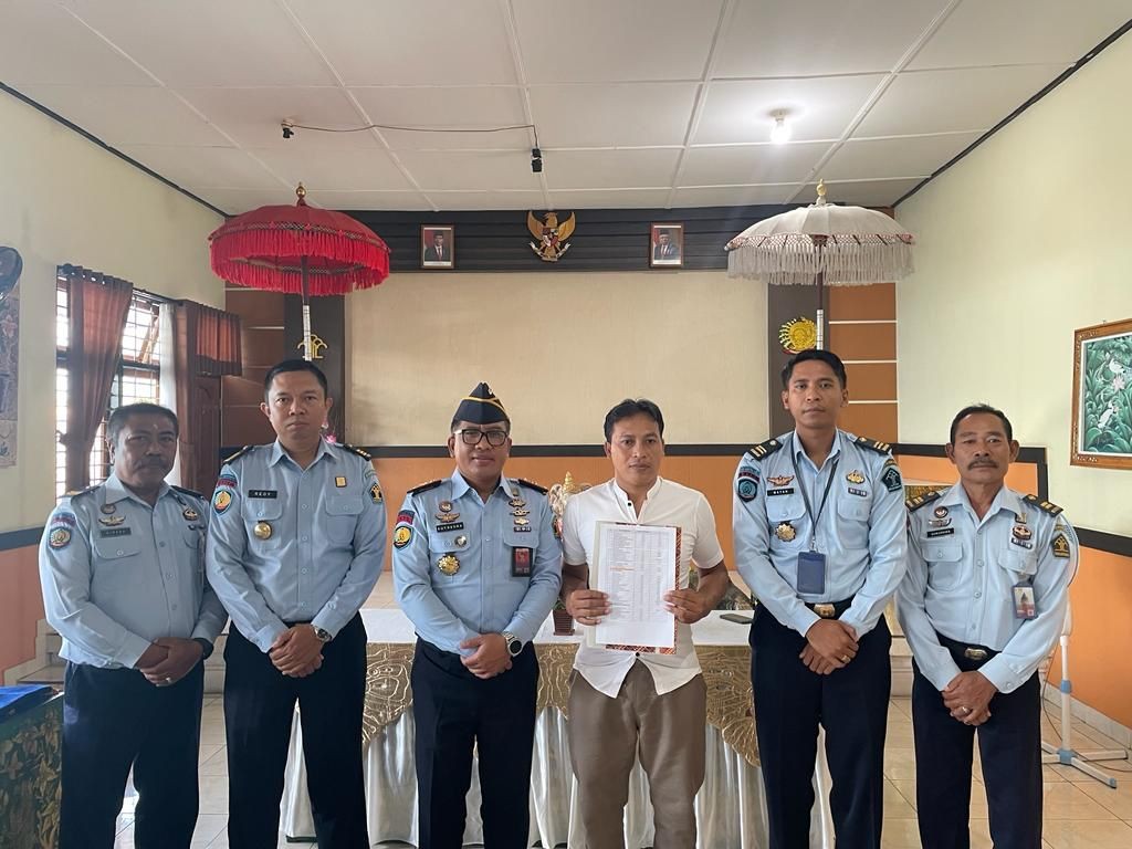 Dokumentasi dari - Bertepatan Dengan Waisak, Satu Orang Narapidana Lapas Singaraja Terima Remisi