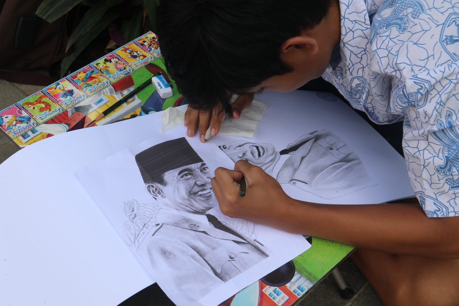 Dokumentasi dari - Puluhan SMP se-Buleleng Ikuti Lomba Sketsa Wajah Bung Karno