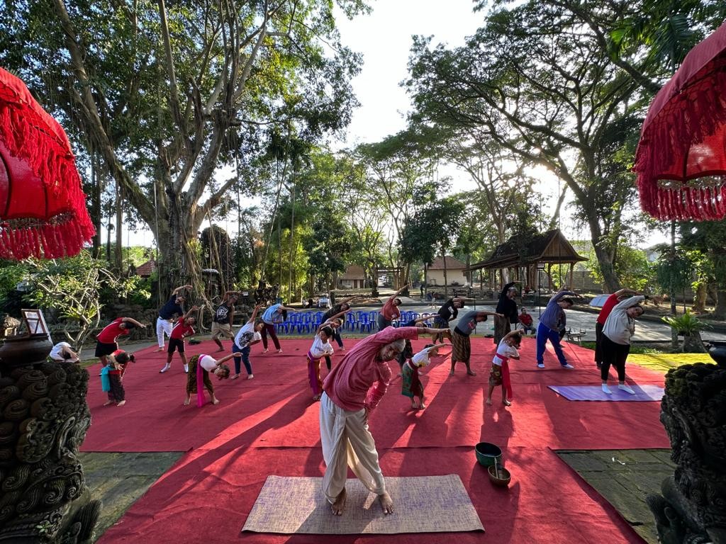 Dokumentasi dari - Anak-Anak Ikuti Taksu Yoga CGI dan SVCC Bali di ARMA Museum