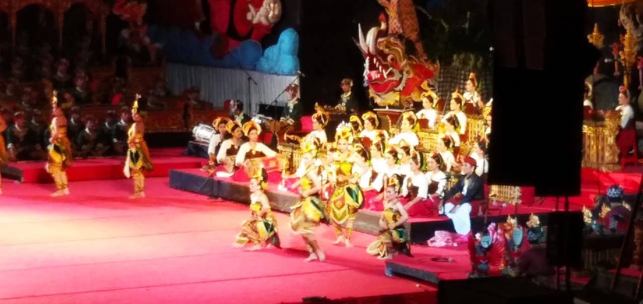 Dokumentasi dari - Panggung Terbuka Ardha Candra Menyuguhkan Gong Kebyar Duta Kabupaten Klungkung