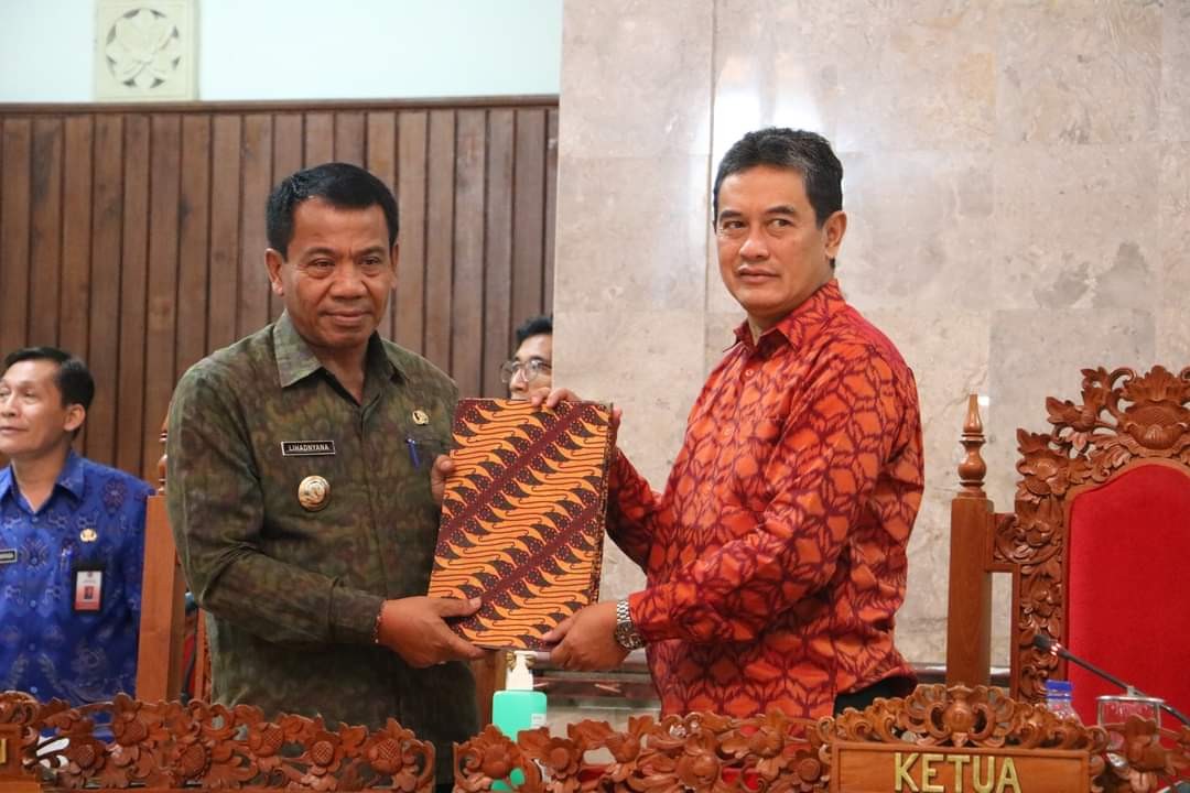 Dokumentasi dari - DPRD Soroti Soal Kemiskinan Dan Pengangguran, Pj Bupati Buleleng Optimis Mampu Turunkan Kemiskinan
