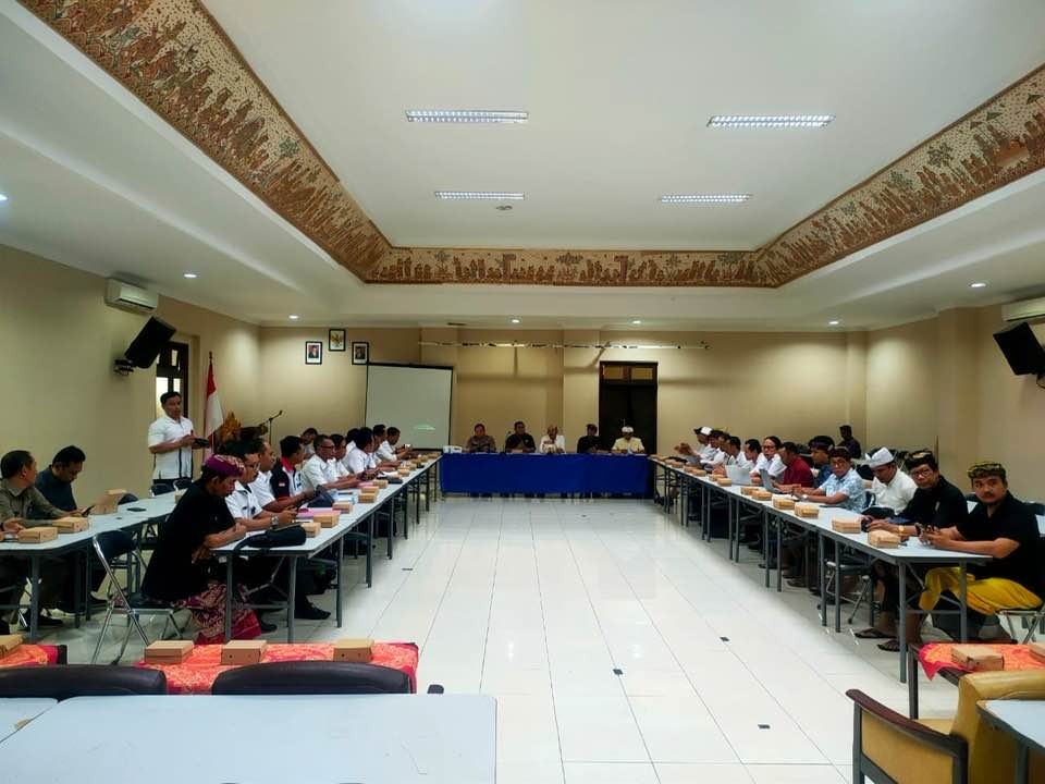 Dokumentasi dari - Pembangunan Resort Dekat Pura Bukit Gumang, "Pertarungan" antara: "Pura" - "Puri" dan Pasar