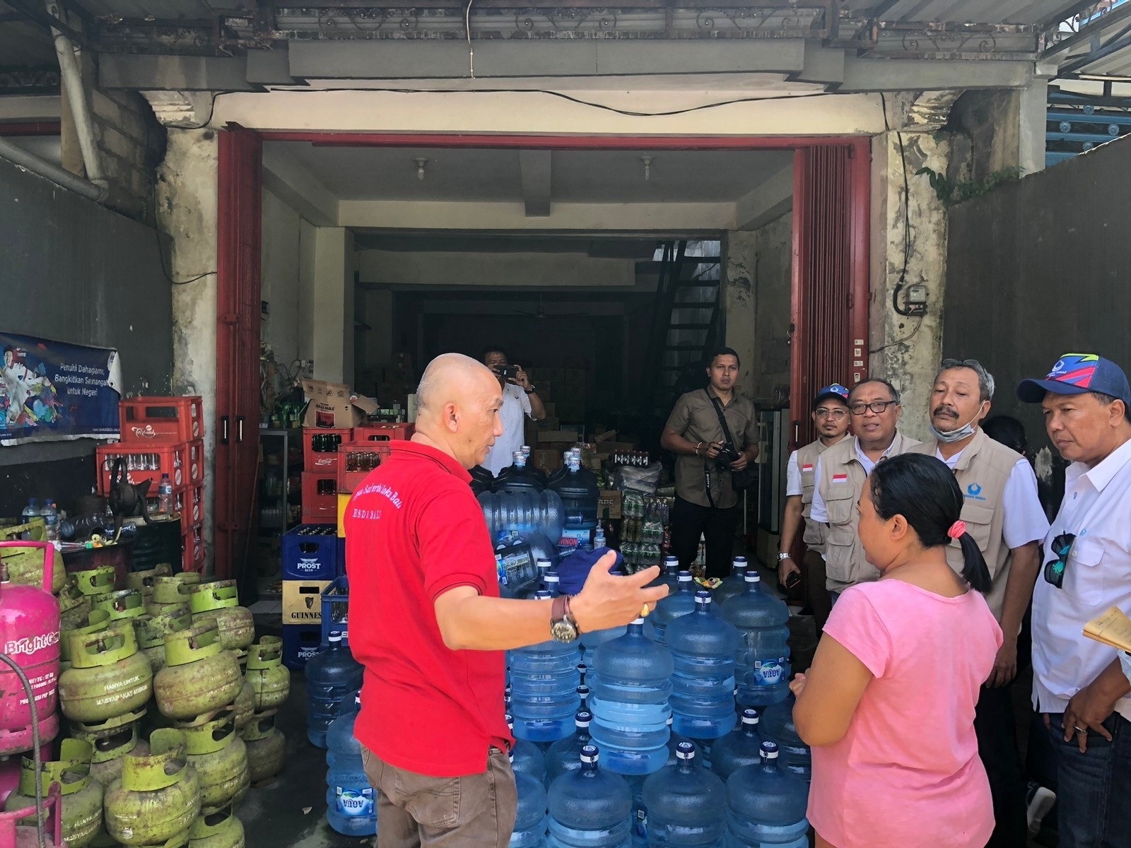 Dokumentasi dari - Kelangkaan Gas LPG 3 Kg Biaya dari Monopoli Negara tanpa Kontrol Sosial