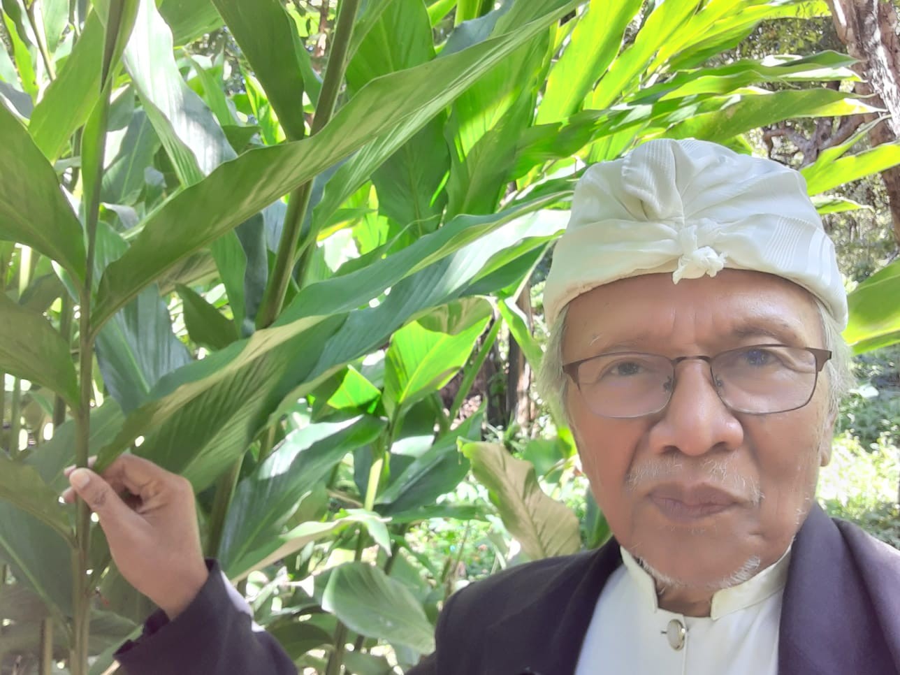 Dokumentasi dari - "Keletehan" di Pura Goa Raja, "Sasmita" Alam dari Giri Toh Langkir