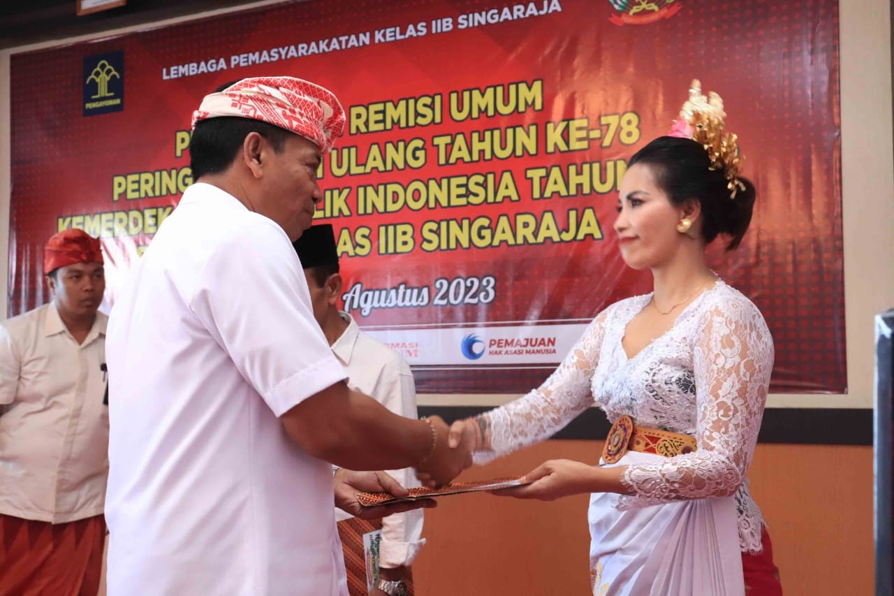 Dokumentasi dari - Lihadnyana Akan Fasilitasi Produk Kerajinan Tangan Karya WBP Lapas Singaraja