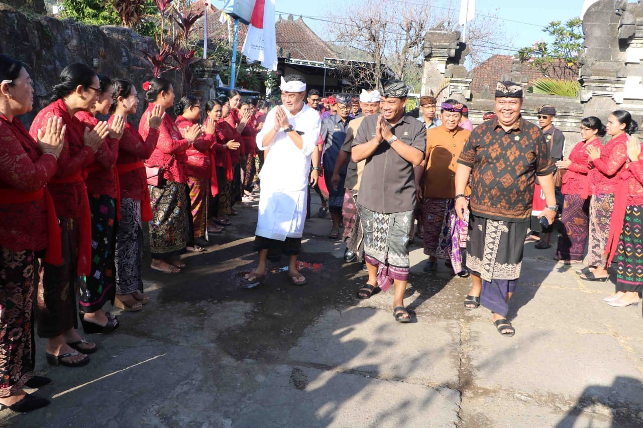 Dokumentasi dari - Pj Bupati Buleleng Lihadnyana Salurkan BKK Untuk Pembangunan Kantor Desa Selat