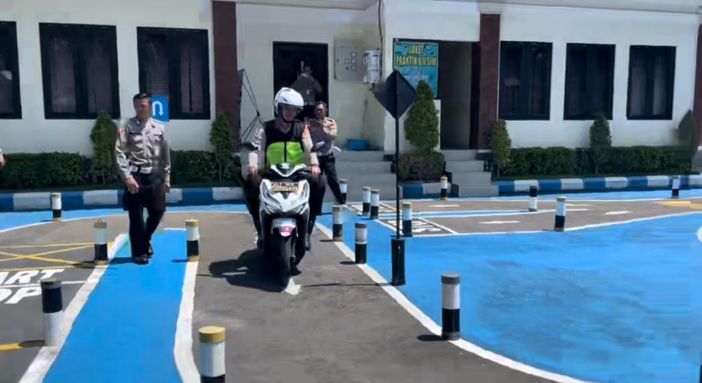 Dokumentasi dari - Kapolres Buleleng, Melakukan Uji Kelayakan Lintasan Praktek SIM