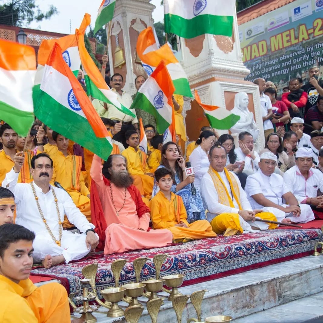 Dokumentasi dari - Ida Rsi Putra Manuaba mendampingi Ketua DPRD Badung Kunjungi Padmasana Bali Devbhoomi
