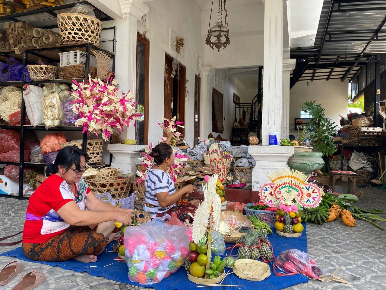 Dokumentasi dari - Desa Adat Buleleng Berdayakan Tukang Banten