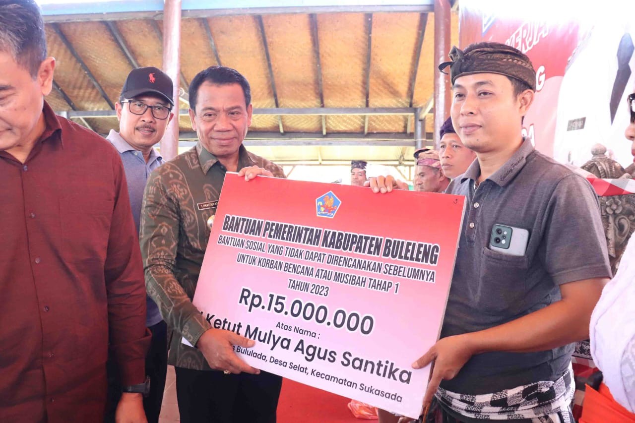 Dokumentasi dari - Pj.Bupati Buleleng Lihadnyana Salurkan 299 Paket Bantuan Pangan