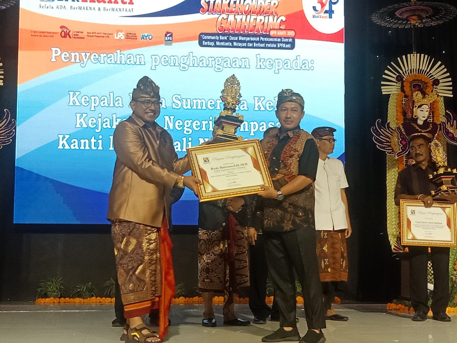 Dokumentasi dari - Perkuat Desa Adat, BPR Kanti Gelar Temu Wirasa dengan Stakeholder Gathering 