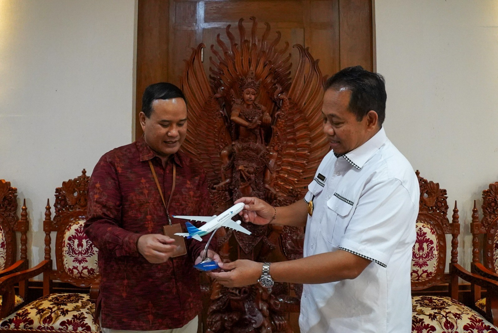 Dokumentasi dari - Tambah Penerbangan ke Bali, Pj Gubernur Minta CSR Garuda Indonesia  Bantu Ngrombo Kemiskinan Ekstrim di Bali