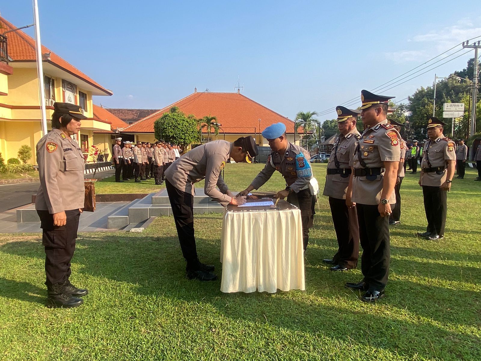 Dokumentasi dari - Pejabat Utama Jajaran Polres Buleleng di Mutasi