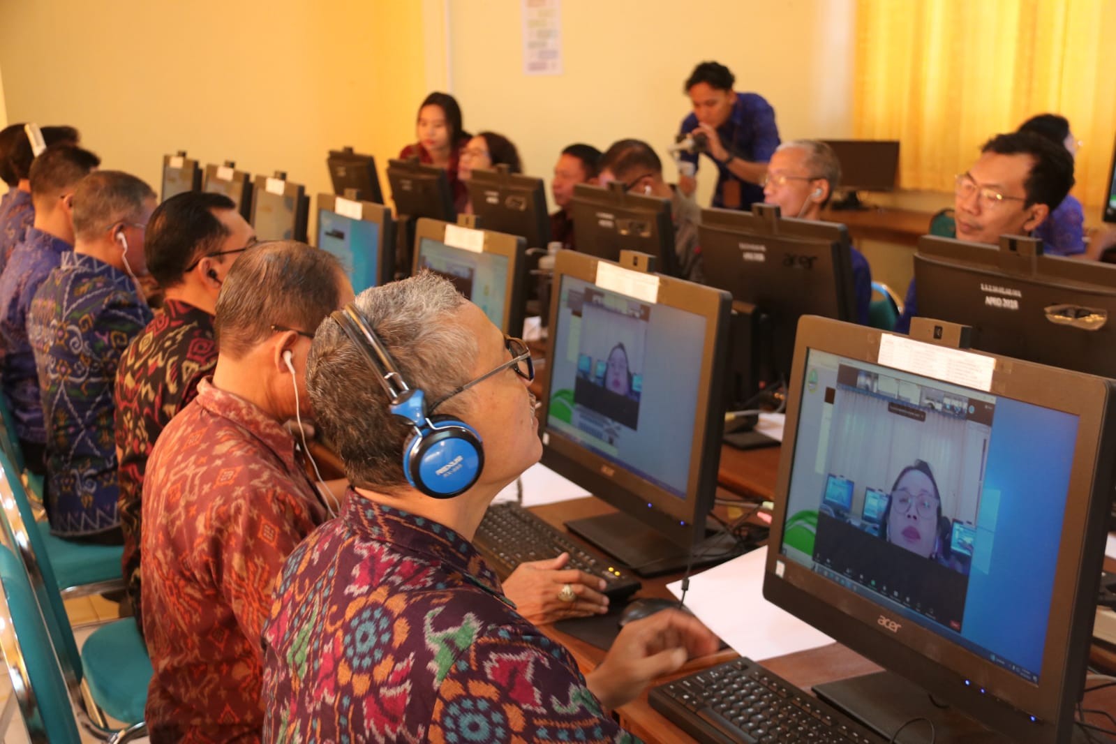 Dokumentasi dari - Ratusan PNS Pemkab Buleleng Ikuti Assessment Kompetensi Berbasis Online