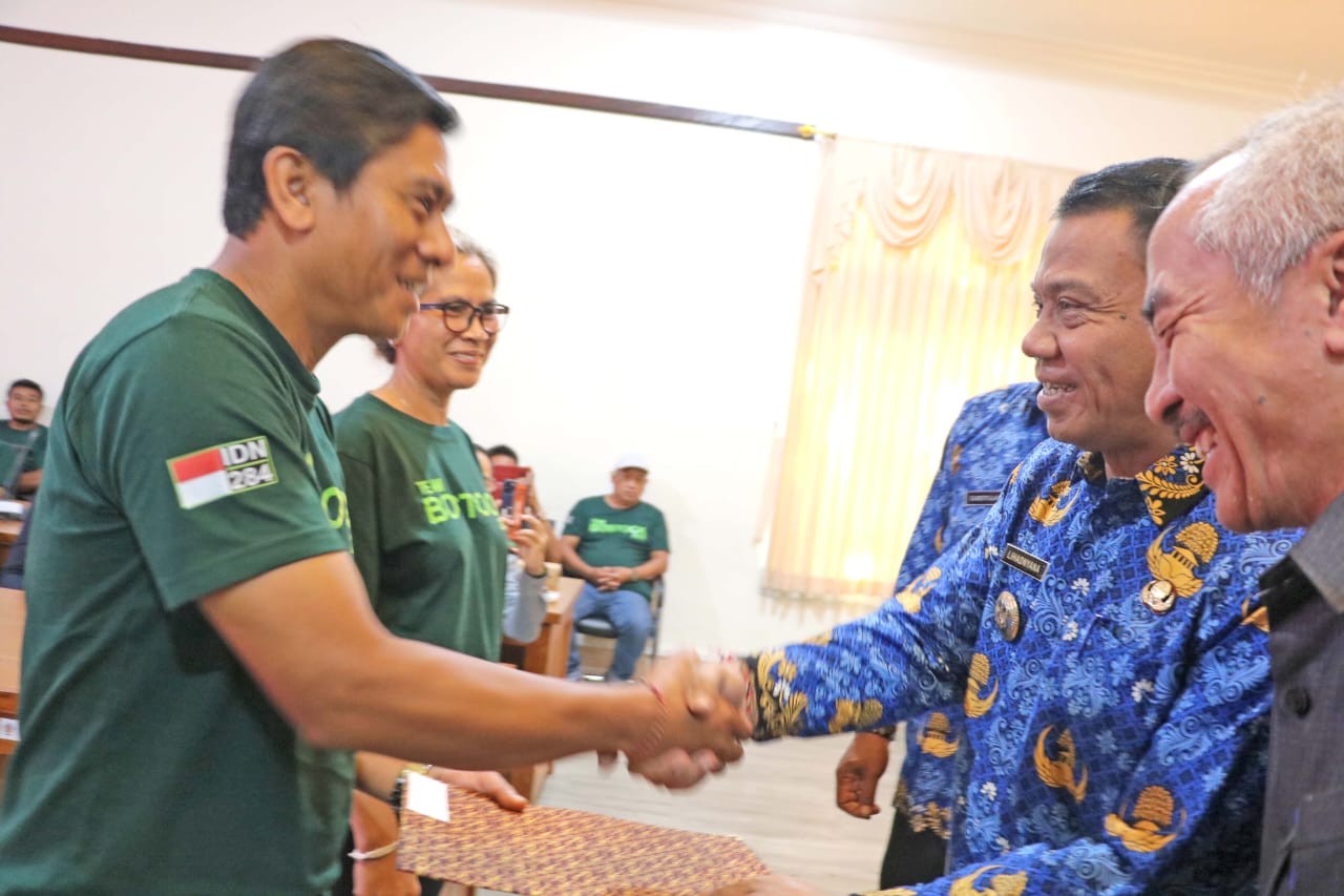 Dokumentasi dari - Pj.Bupati Lihadnyana Lepas 54 Orang PMI Asal Buleleng ke Selandia Baru