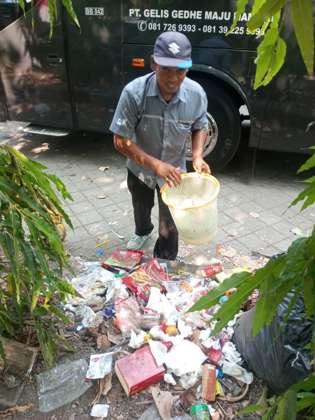 Dokumentasi dari - Langgar Perda, Satpol Bali Tindak Tegas Masyarakat Buang Sampah Sembarangan
