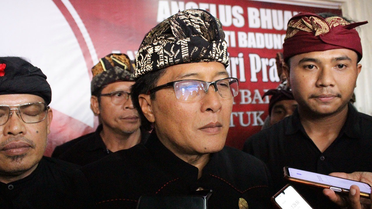 Dokumentasi dari - Bupati Badung Giri Prasta Serahkan Bantuan Hibah Kepada Warga Masyarakat Buleleng