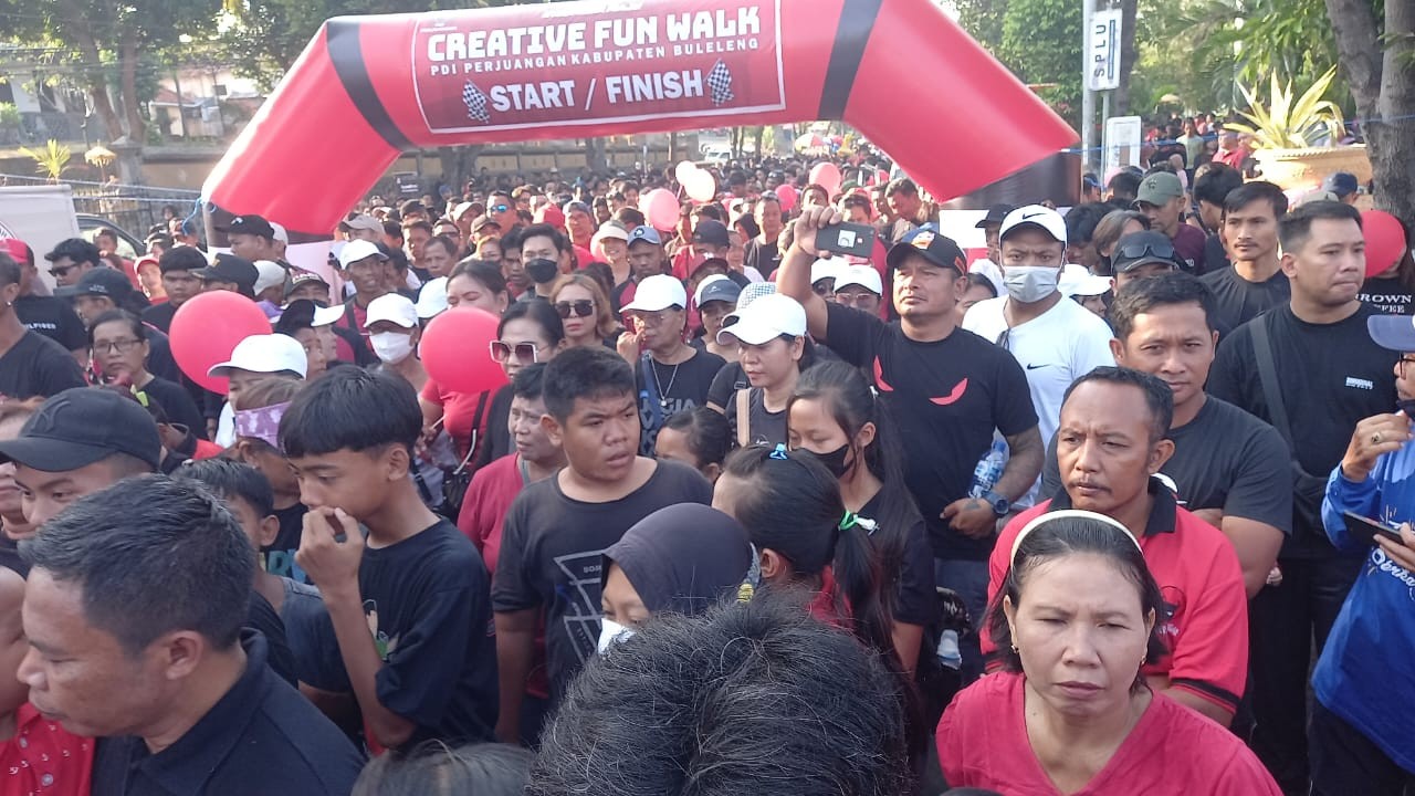 Dokumentasi dari - Ribuan Masyarakat Hadiri Creative Fun Walk PDI Perjuangan Kabupaten Buleleng