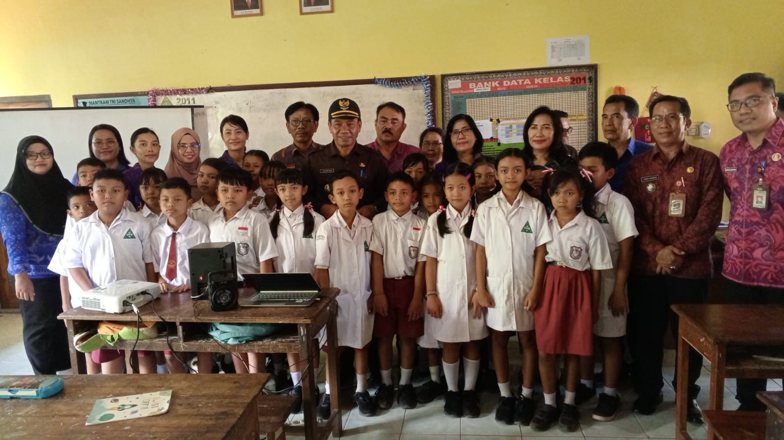 Dokumentasi dari - Pembangunan Ruang Guru dan Lab Komputer SDN 2 Kaliasem Ditinjau Pj. Bupati Buleleng Lihadnyana