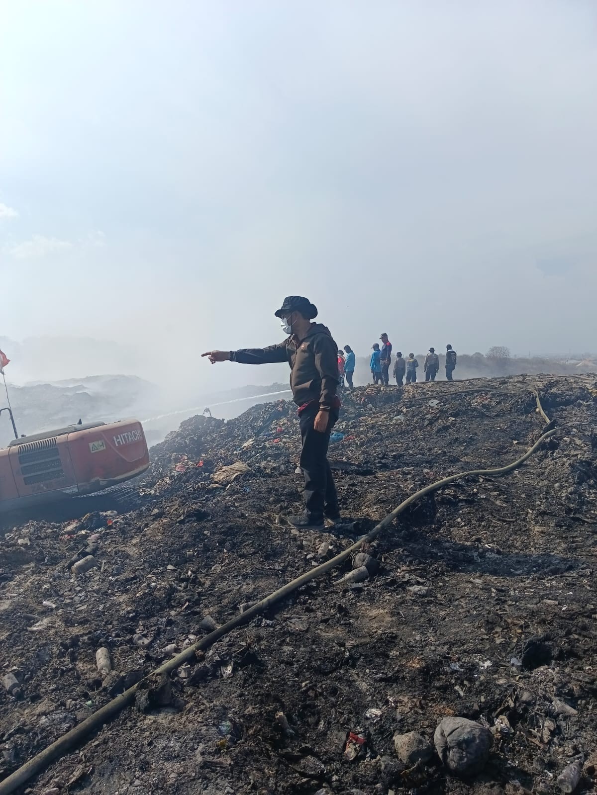 Dokumentasi dari - Asap Tipis, Api Musibah Kebakaran TPA Suwung Berangsur Padam