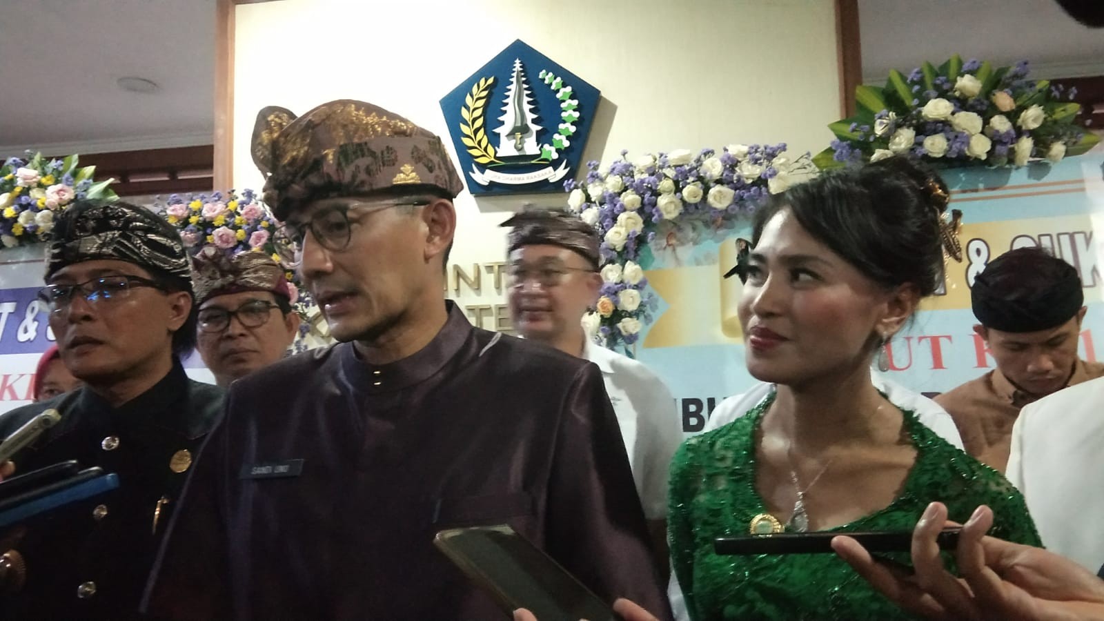 Dokumentasi dari - Gek Inda Kembali Dilantik Jadi Ketua DPD PUTRI Bali, Menparekraf Senada Bupati Giri Atasi Sampah dan Kemacetan