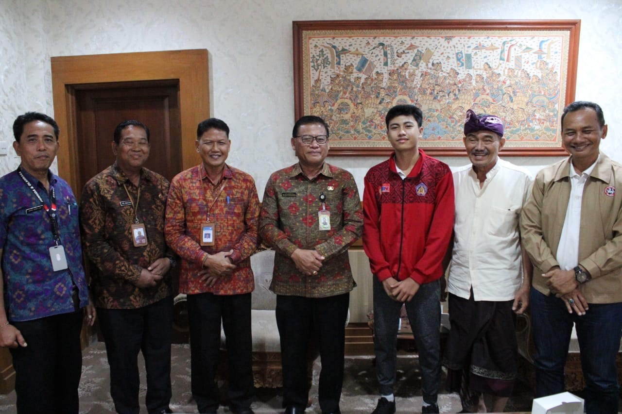 Dokumentasi dari - Sekda Alit Wiradana Dukung Atlet Karate Perwakilan Denpasar Berlaga Di Olimpiade Internasional Portugal