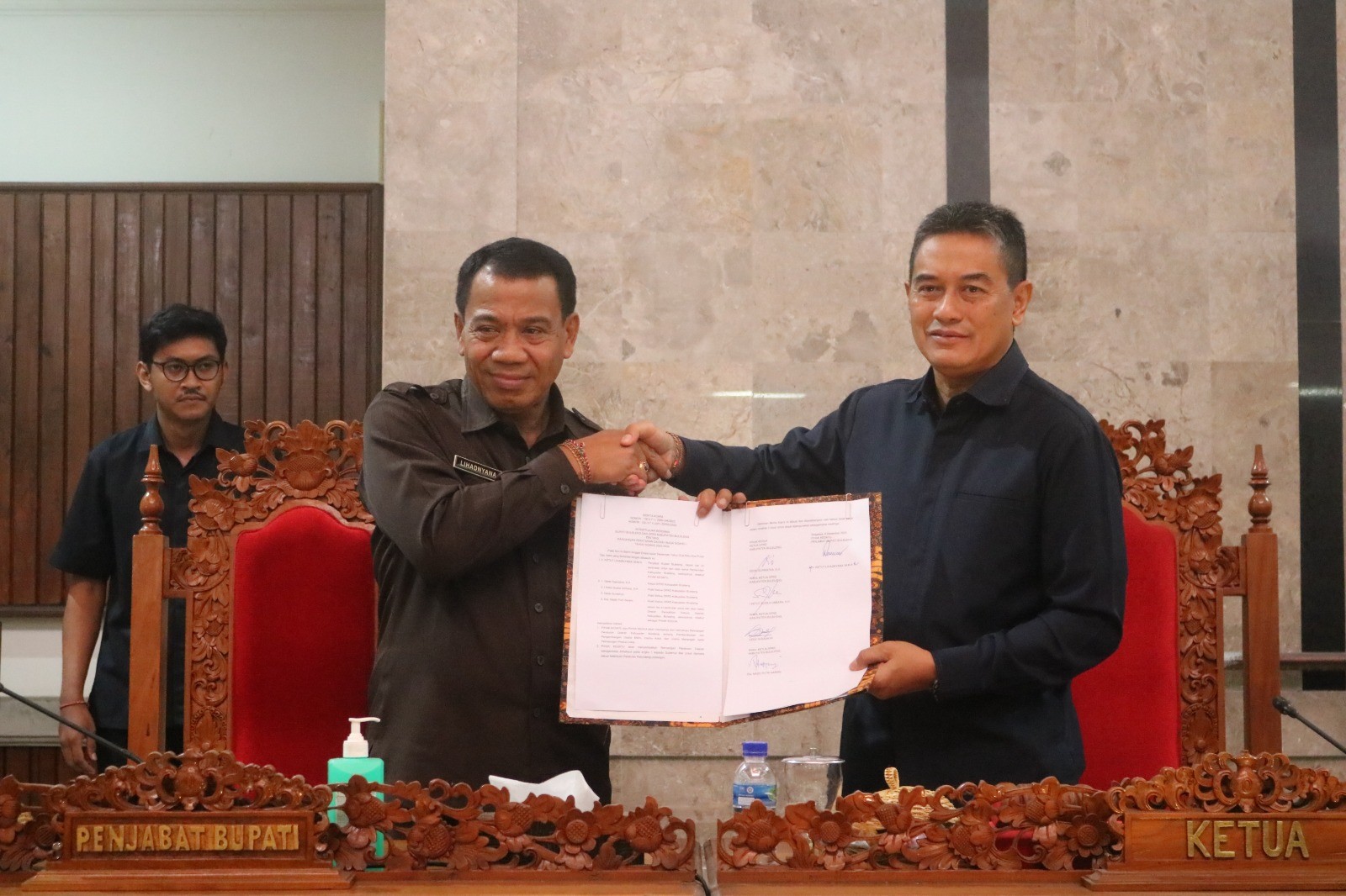 Dokumentasi dari - Ranperda Perlindungan Produk Lokal Resmi Ditetapkan Menjadi Perda