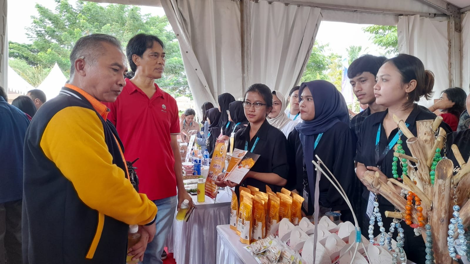 Dokumentasi dari - Undiksha Pacu Mahasiswa Berwirausaha Lewat GDEA