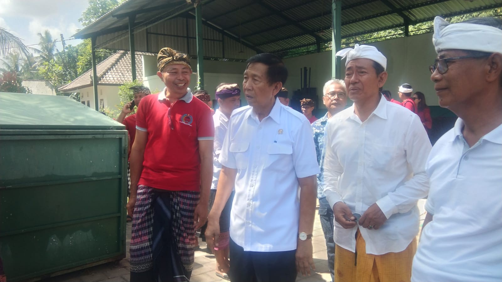 Dokumentasi dari - Kunjungi TPST3R Abianseka, Mangku Pastika Kagumi Kesadaran Desa Mas Tangani Sampah