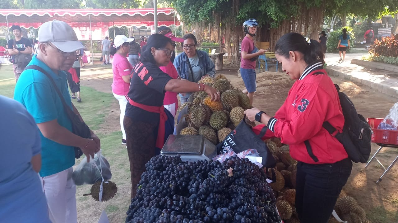 Dokumentasi dari - Penen Raya, PDI Perjuangan Gelar Pasar Gotong Royong Bantu Petani 