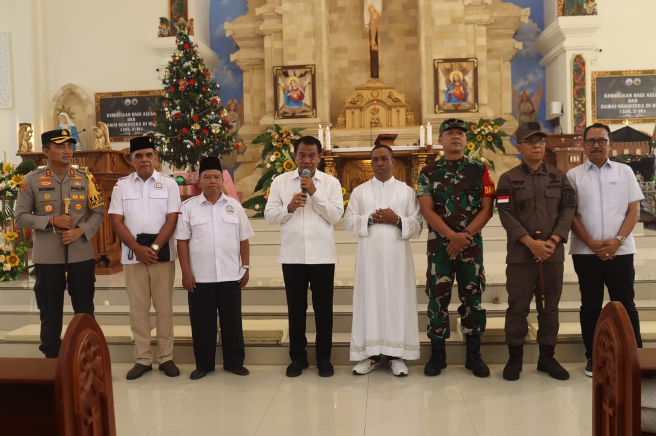 Dokumentasi dari - Pj.Bupati Buleleng Harap Perayaan Natal Berikan Vibrasi Kedamaian untuk Seluruh Umat