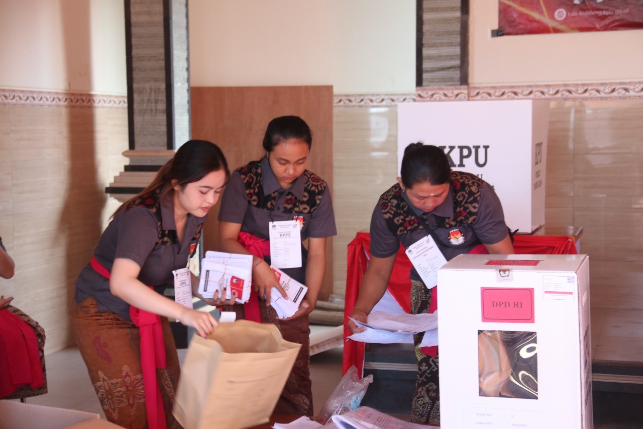 Dokumentasi dari - KPU Buleleng Gelar Simulasi Pemungutan dan Penghitungan Suara Pemilu