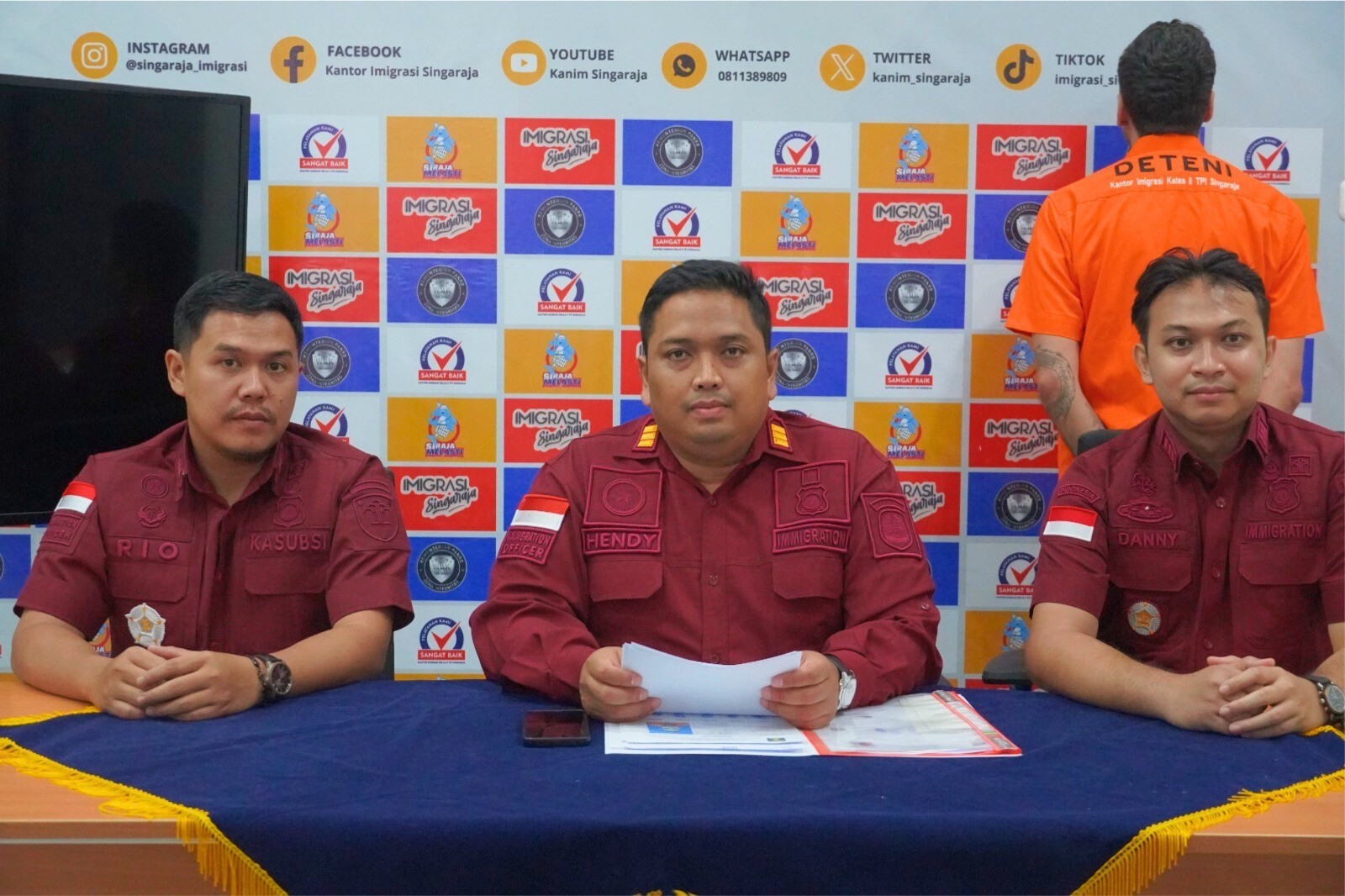 Dokumentasi dari - Imigrasi Singarja Deportasi WNA Amerika Serikat Eks Narapidana Kasus Narkotika