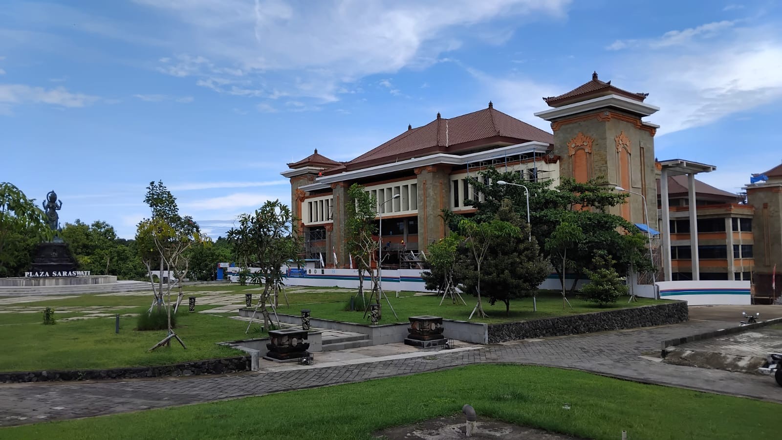 Dokumentasi dari - Green Campus Poltekpar Bali Sambut Mahasiswa Baru 2024/2025