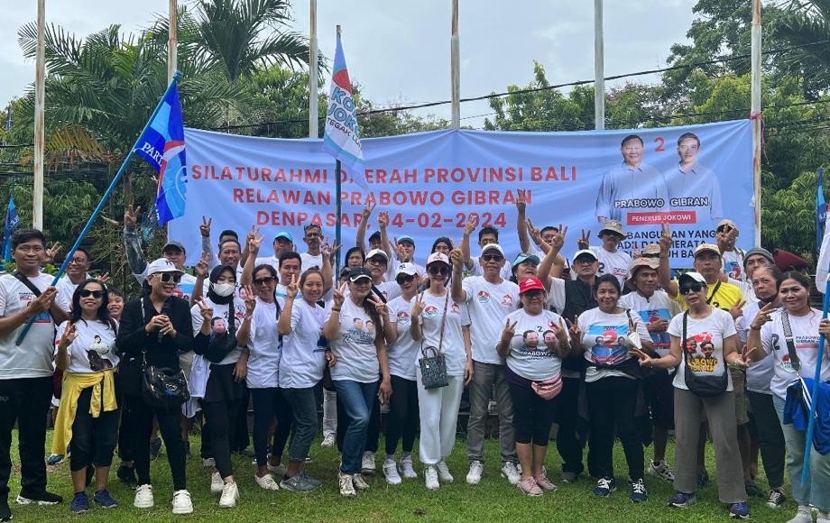 Dokumentasi dari - Riang Gembira Jalan Sehat Prabowo Gibran Diguyur Hujan, Relawan Merapatkan Barisan Perjuangan