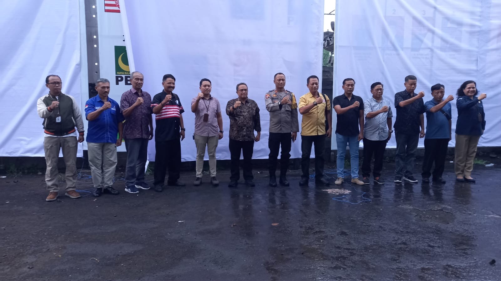 Dokumentasi dari - Ketua KPU Buleleng Dhudi Udiyana Menutup Masa Kampanye Pemilu 2024