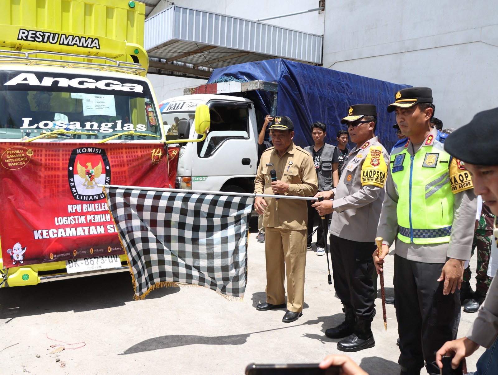 Dokumentasi dari - Apel Kesiapan Pasukan, Pengamanan Tahap Pemungutan Suara Di TPS Polres Buleleng