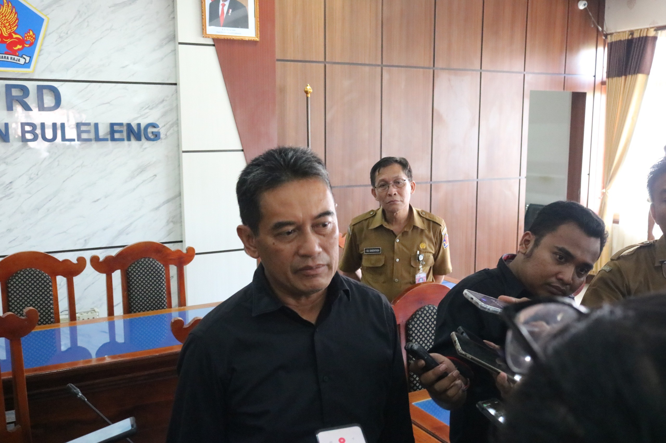 Dokumentasi dari - Mahasiswa Datangi Gedung  DPRD Buleleng, Tuntut Pemerintah Netral Pada Pemilu 2024