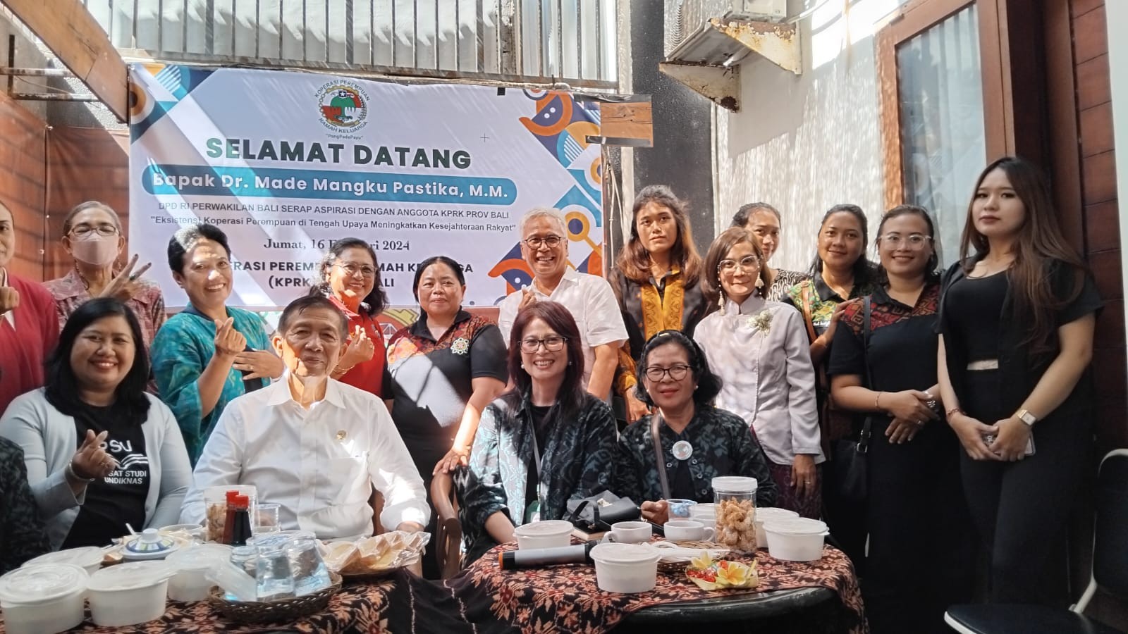 Dokumentasi dari - Suara Perempuan 2024; Mangku Pastika Kunjungi KPRK, Kerja Nyata Koperasi Pang Pade Payu