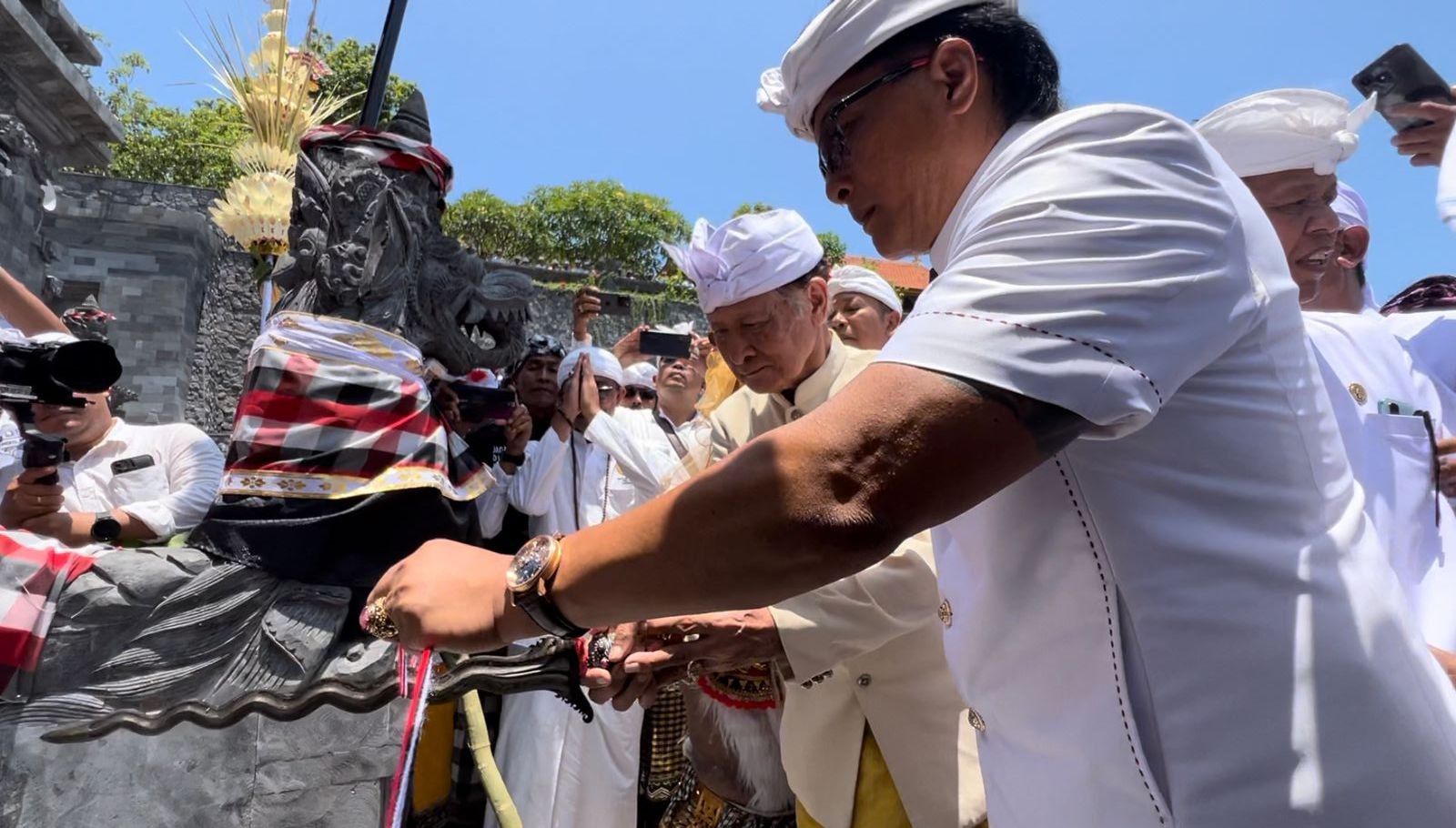 Dokumentasi dari - Melaspas Pura Pasek Punduk Dawa Dilengkapi Lift, Bangunan Megah dan Modern, MGPSSR : Bisa Kolaborasi Wisata Religi